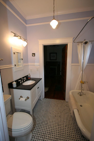 Traditional Black & White Bathroom
